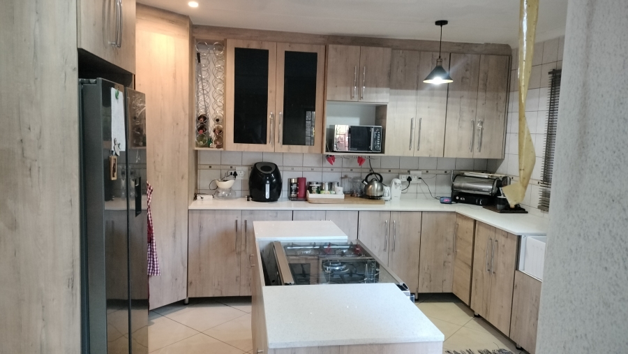 3 Bedroom Property for Sale in Safari Gardens North West